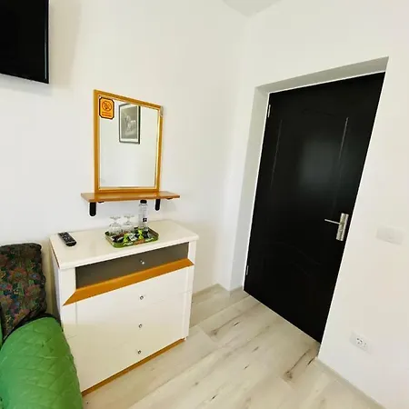 Casa Matili-1St Floor Of The House Apartment Piatra Neamt Exterior photo